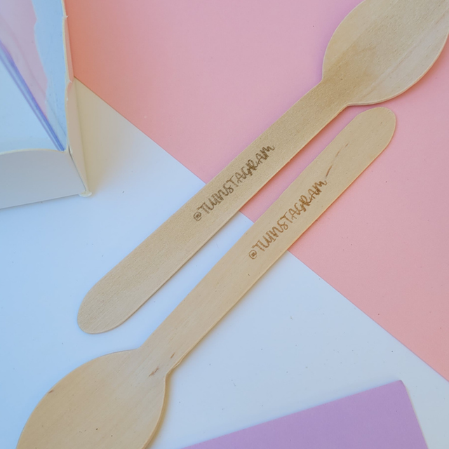 CUCHARA DE MADERA GRABADA CON TU RED SOCIAL(PACK DE 20 UNIDADES)