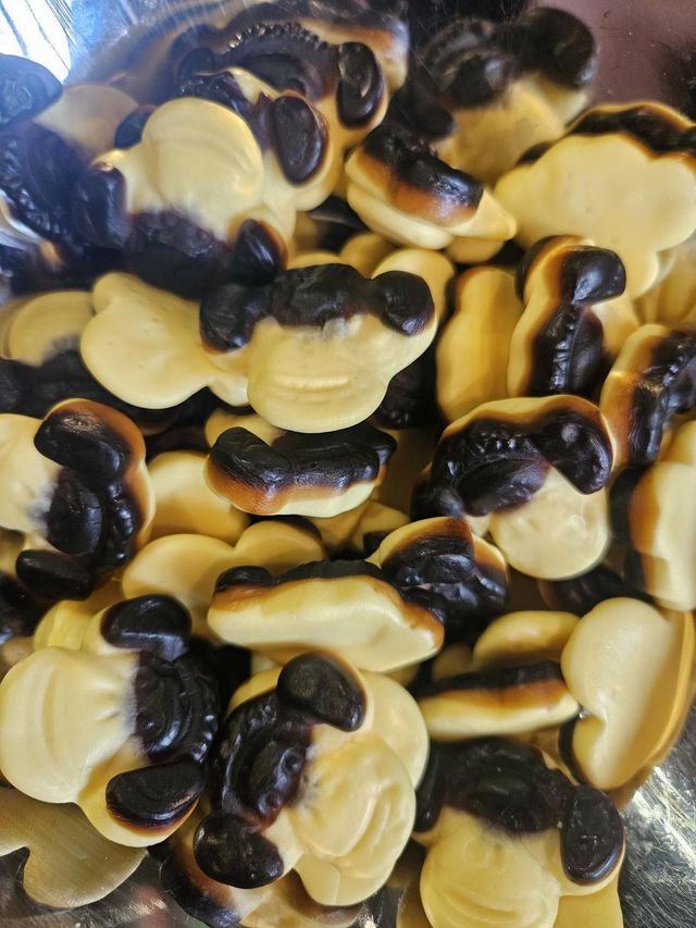 Banana &amp; Liquorice Monkeys ( gelatine free )
