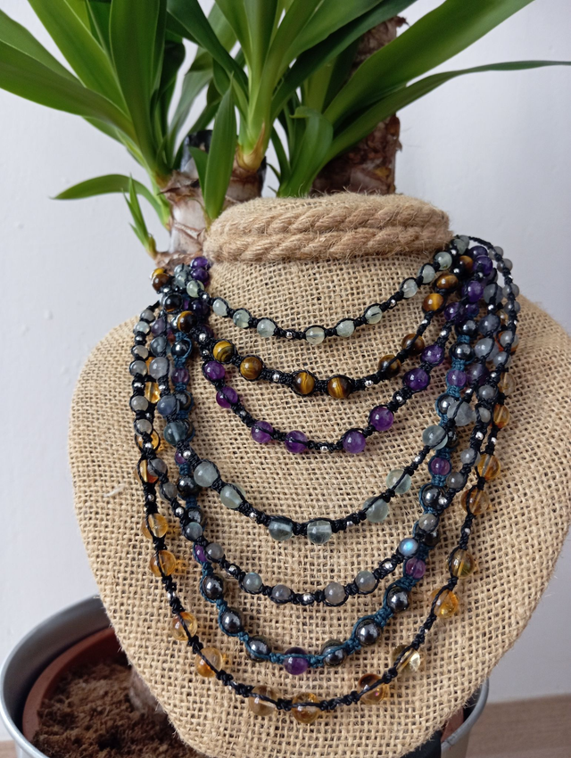 Collana con perline di pietre naturali semipreziose