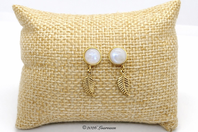 Boucles d’oreilles "Gwenez" en pierre de lune 8mm et acier inoxydable doré à l’or fin