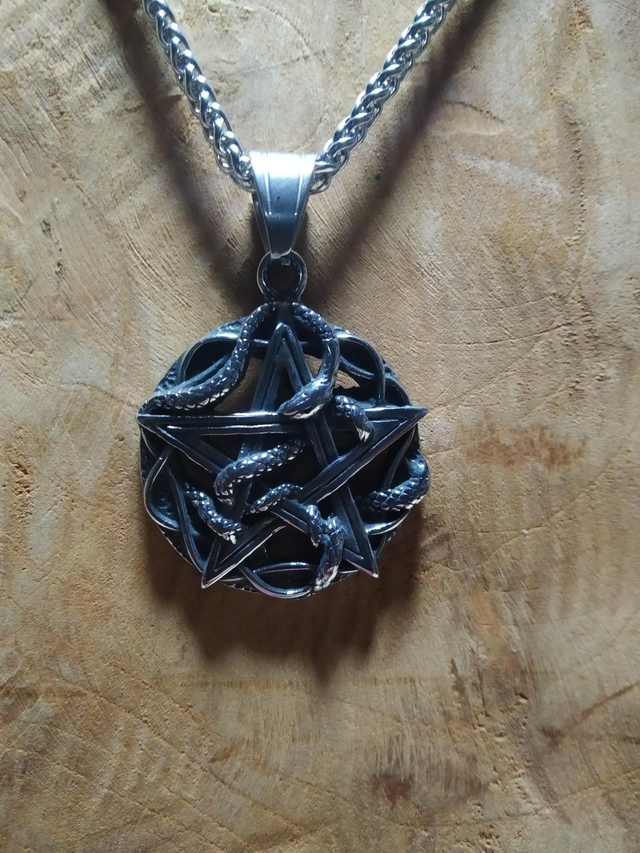 Collier pentacle et serpents 
