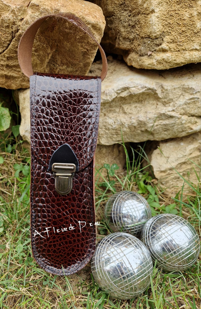 Sacoche en cuir pour boules de pétanque 