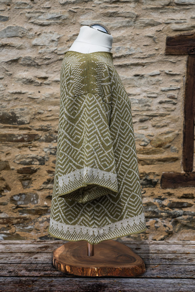 Ripples Tunic Green and Natural. Women's Merino and Silk Top. Boho Knits. Loose fit top.