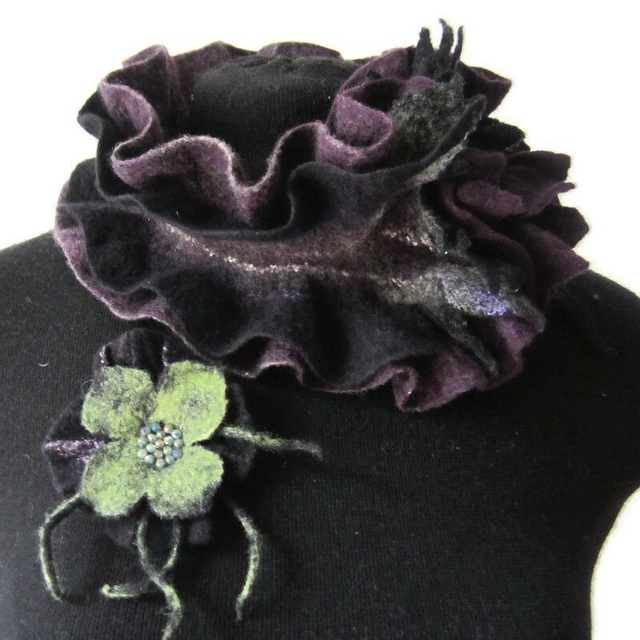 Sciarpa collo feltro lana merino infeltrita Sciarpa fatta a mano Sciarpa viola nero Regali unici per lei Sciarpa donna