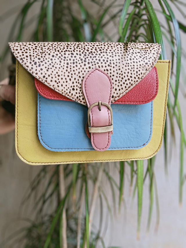 Mala em pele colorida 