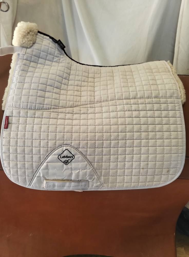 Tapis de dressage Lemieux blanc – Mouton naturel – Occasion 