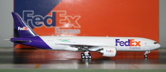 FedEx Express Boeing 777-200FS2 (N878FD), 1:400 Phoenix