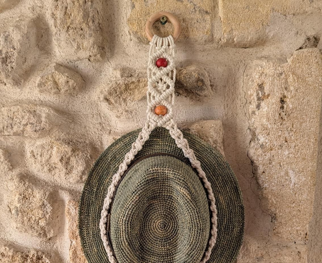 Porte chapeau écru 