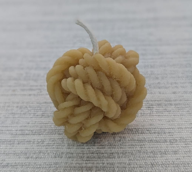 Yarn Ball Candle (Approx 55g)