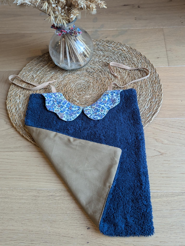 Grand bavoir col fleur 