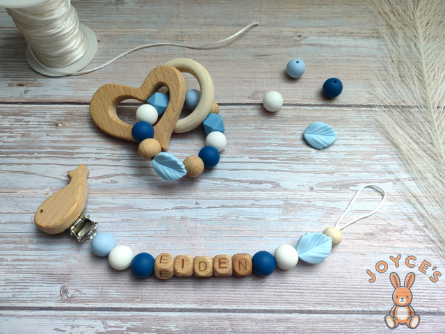 Attache tétine bleu feuille - Modèle Eiden - prénom 6 lettres max