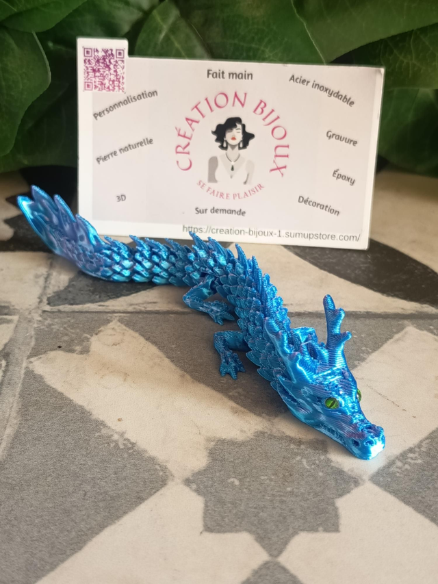 Petit dragon bleu et rose 
