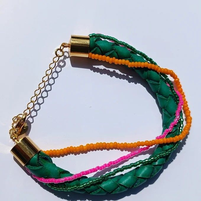 🌈Bracelet Abelia multi-rang – Cuir vert, perles colorées & dorures 24k – Ajustable 17 à 22 cm