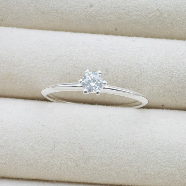 Anel Solitário delicado 