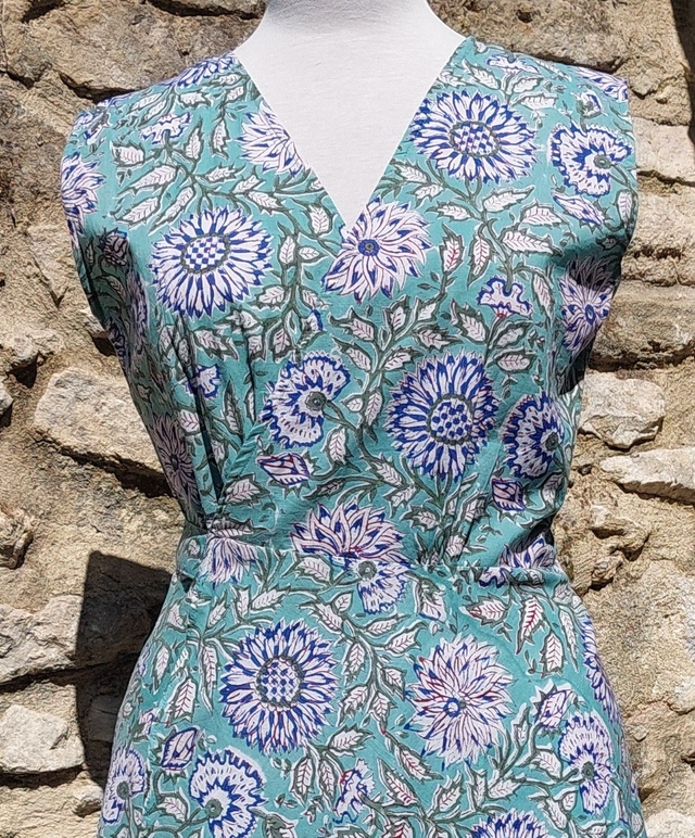 Robe portefeuille longue sans manches en coton voile léger imprimé à la main au block print bleu, vert et blanc, taille unique 