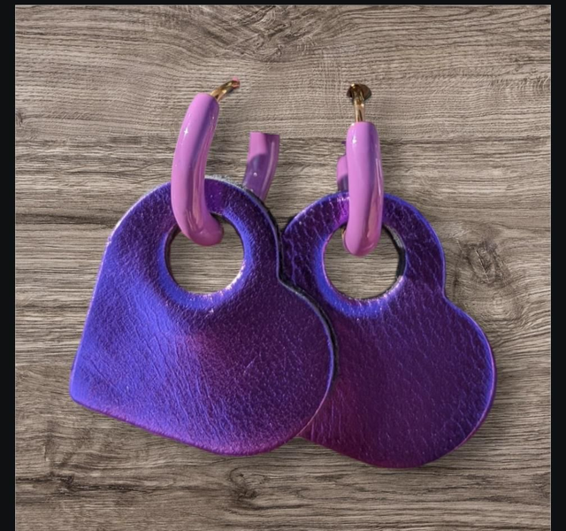 Créoles et ses coeurs violets 