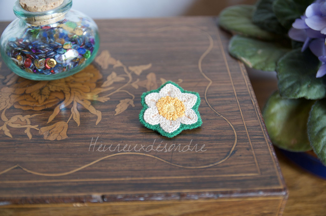 Broche narcisse