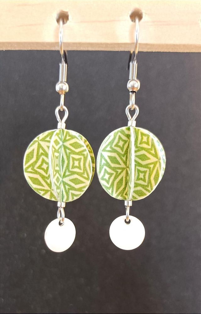 Petite perle et breloque émaillée