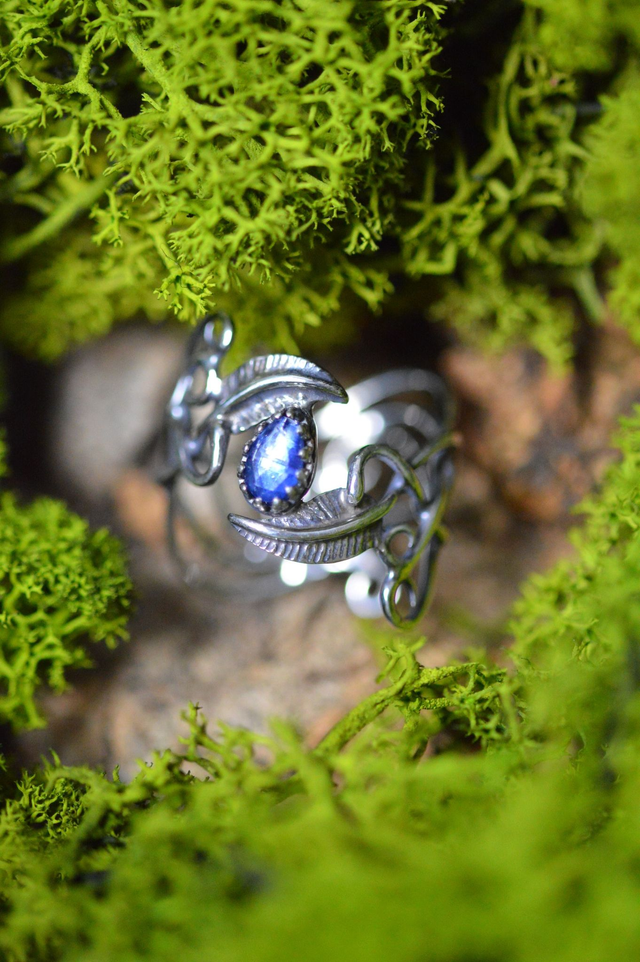 Bague Elfique - Petite Cyanite bleue T54 à 60, feuilles simples