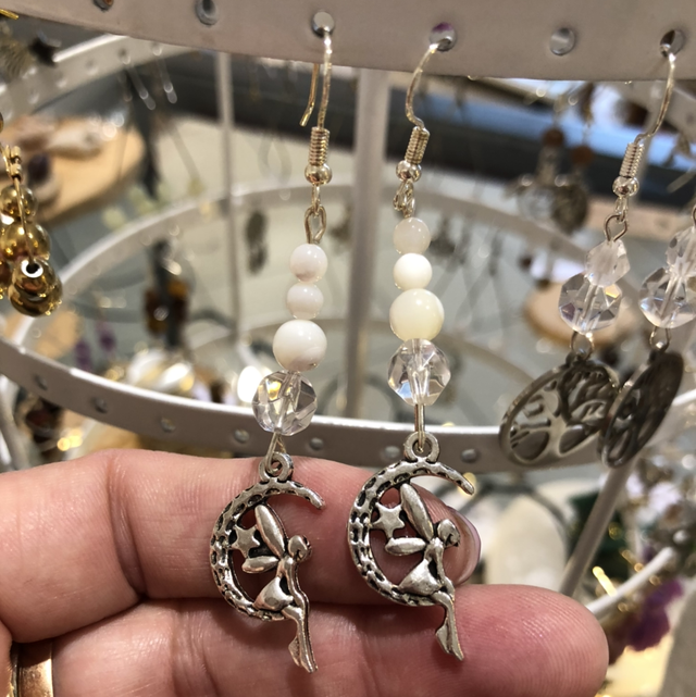 Boucles d’oreilles en nacre & cristal de roche 