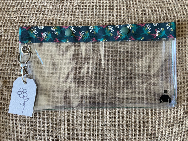 Pochette fourre-tout transparente avec porte clés - verte