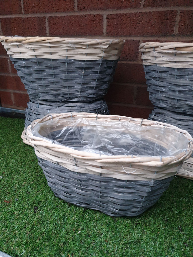 Willow Trough Planter - Grey Rim 
