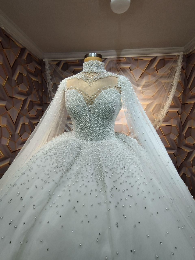 Robe de Mariée Princesse avec Perles Col Coeur Bijou Manches à Voile / Réf : RMP69