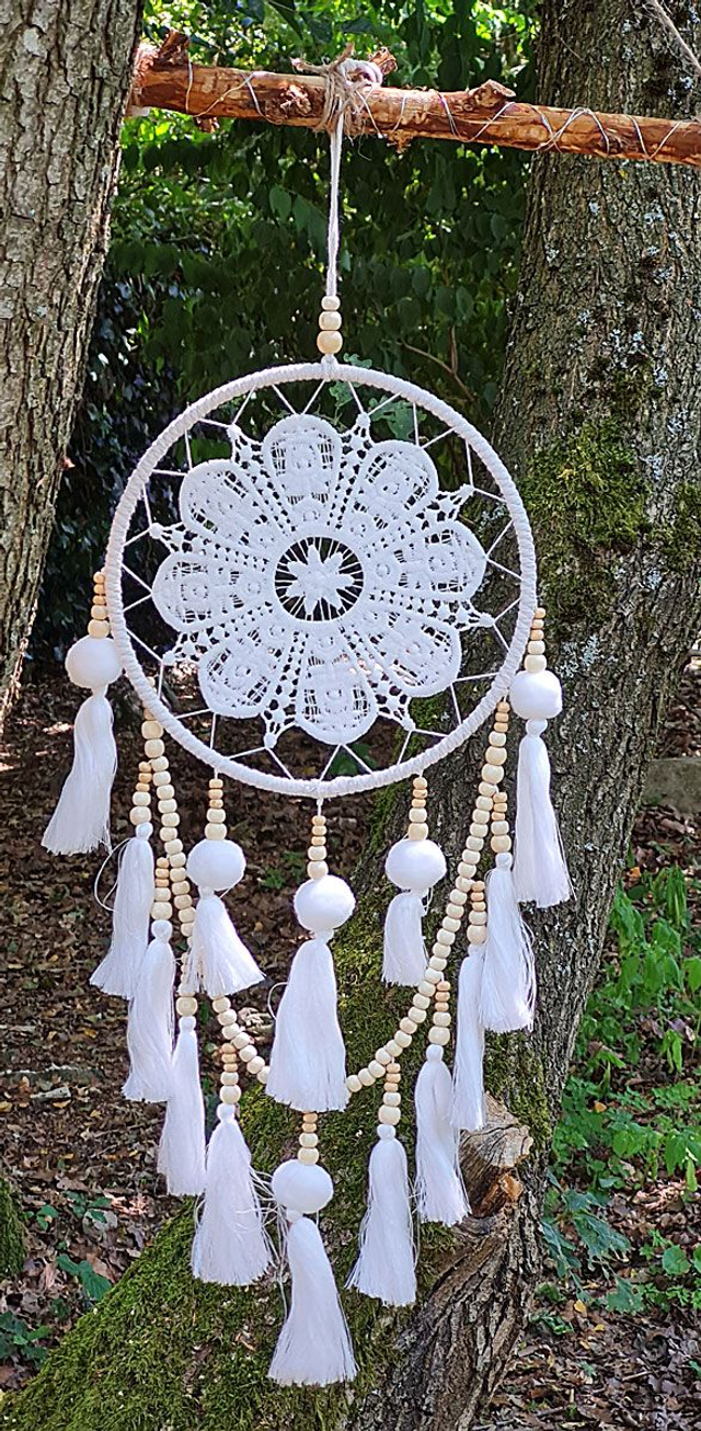 Traumfänger mit Mandala weiß.