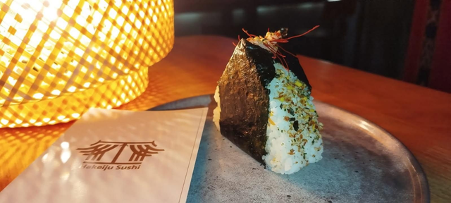 1p Onigiri thon cuit avocat mayo