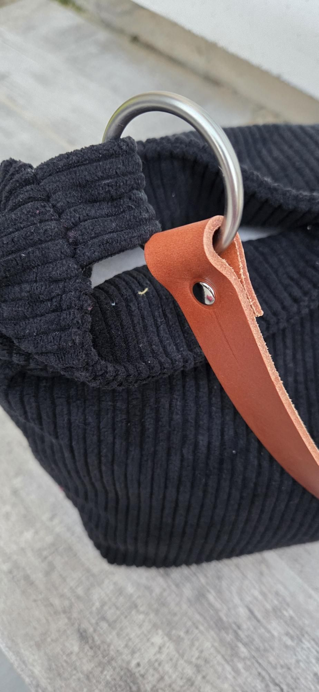 Sac à main porté épaule velours noir anse marron