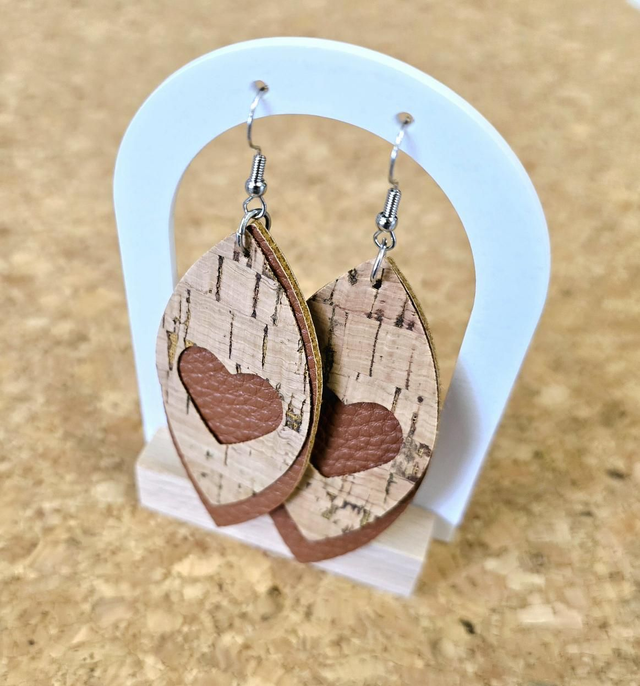 Boucles d'oreilles "Prisme" en similicuir recyclé camel et tissu de liège naturel extra-fin 