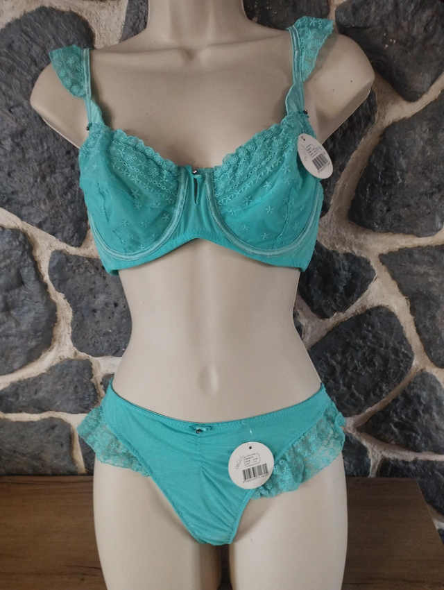 Ensemble bonnet C 85C non rembourré avec armatures et 36 pour le string et culotte