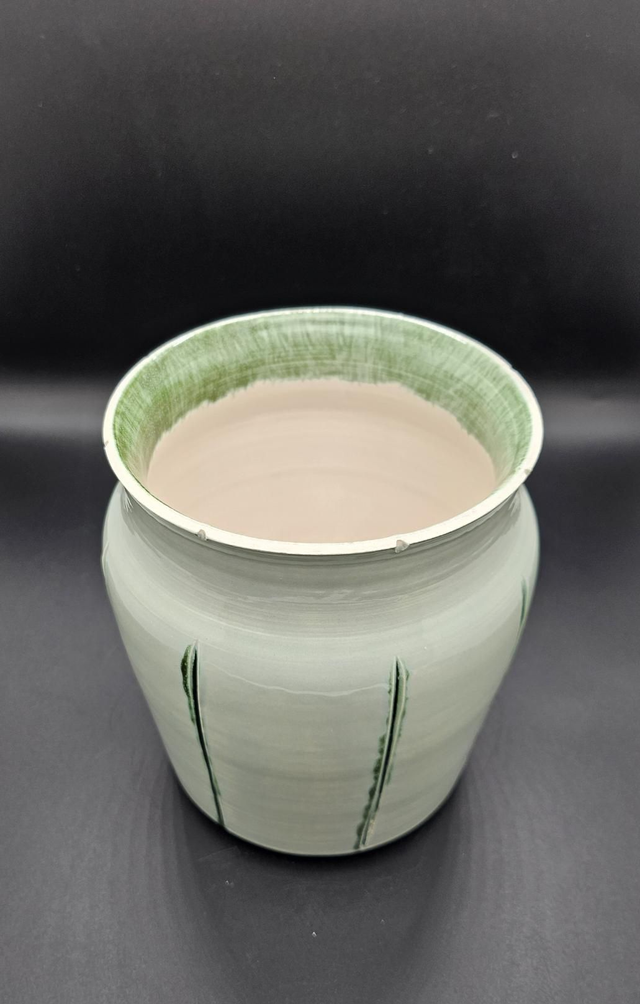 Vase vert sauge en faïence 