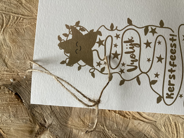 Vrolijke Kerstkaart Goudkleurig met Houten Kerstster | gevouwen kaart | met envelop | Vrolijk Kerstfeest