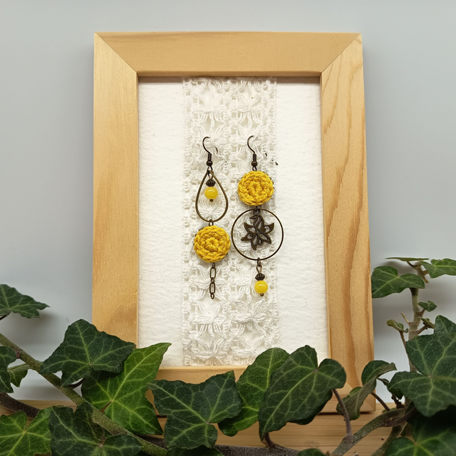 Boucles d'oreille asymétriques Des gouttes de bonheur - Jaunes