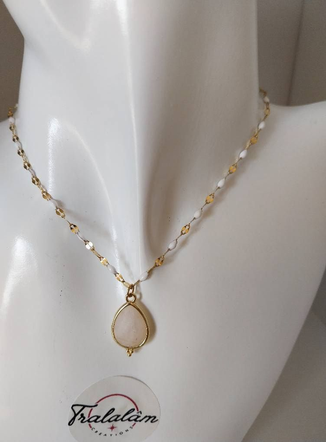 ✨Collier goutte rose pâle chaîne petites perles blanches émaillées✨