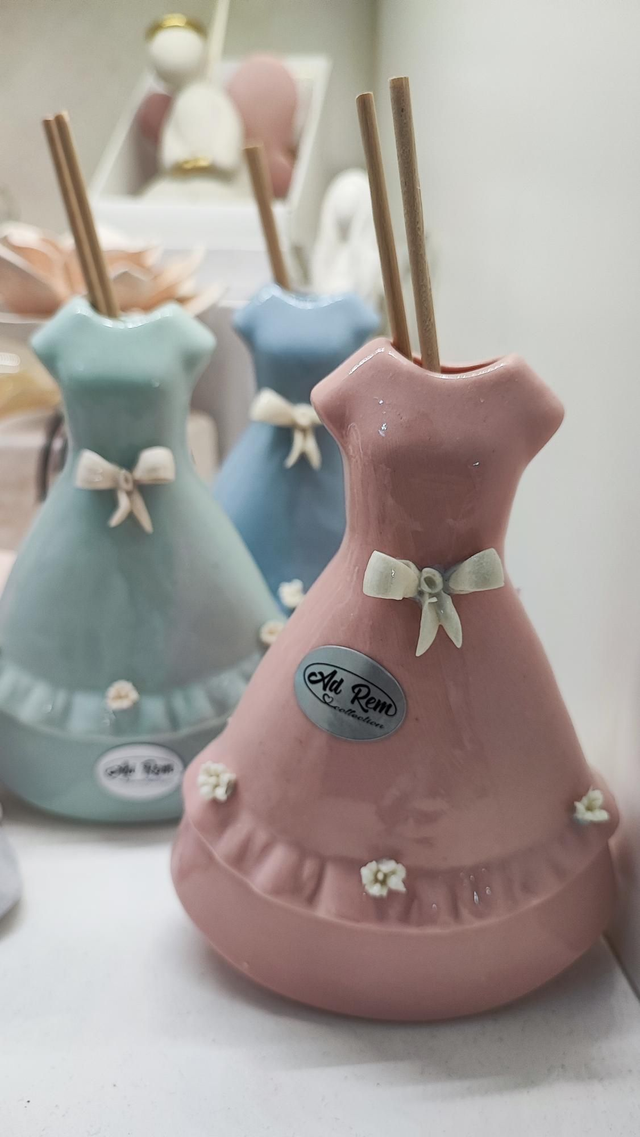 Vestitino profumatore in ceramica capodimonte