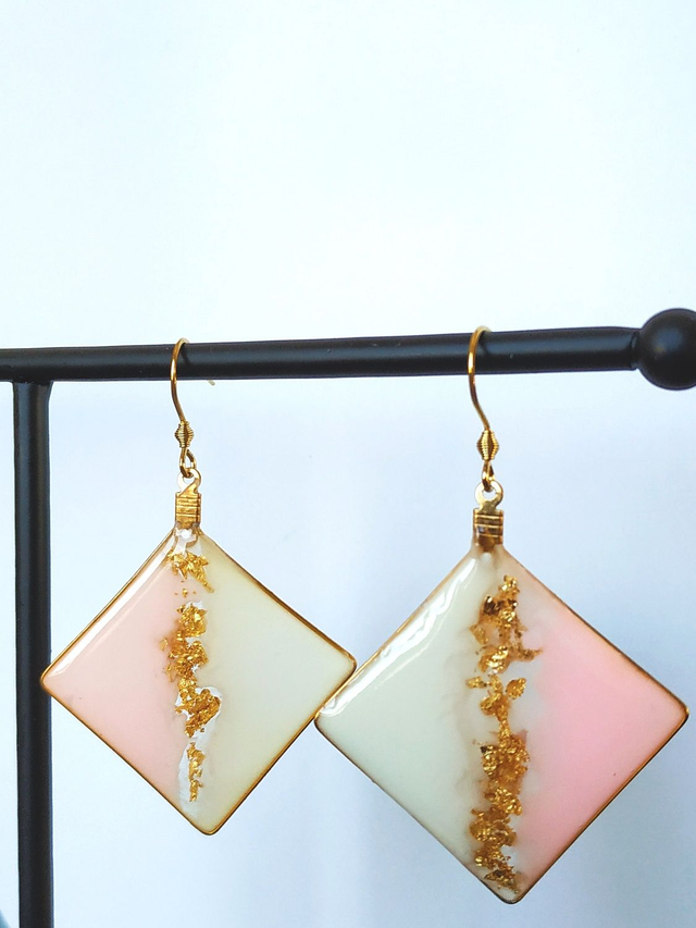 Boucles d'oreilles rose à la feuille d'or soirée chic