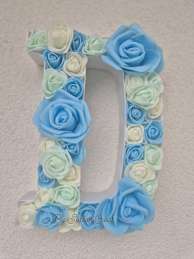 Lettre LED fleuri &quot;D&quot;