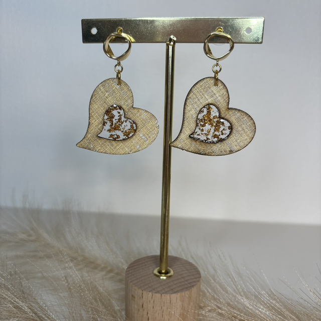Boucles d’oreilles cœur en bois feuille d’or