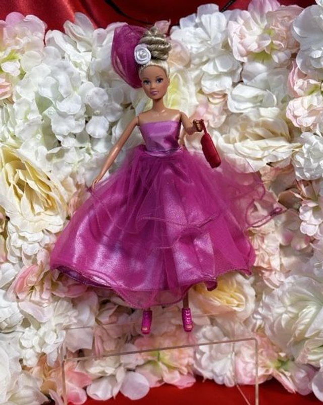 Poupée – Robe Fuchsia en dentelle & Coiffe assortie - Fait main