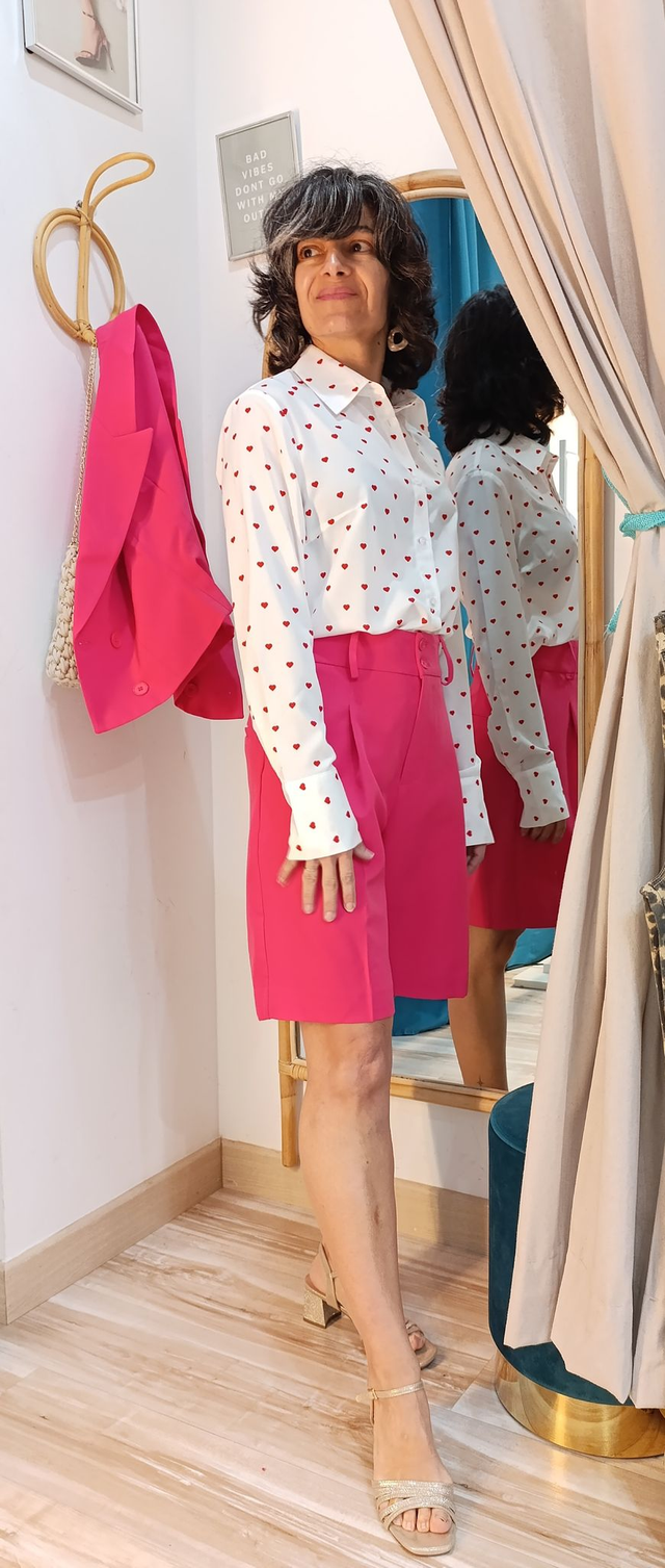 Camisa blanca corazones