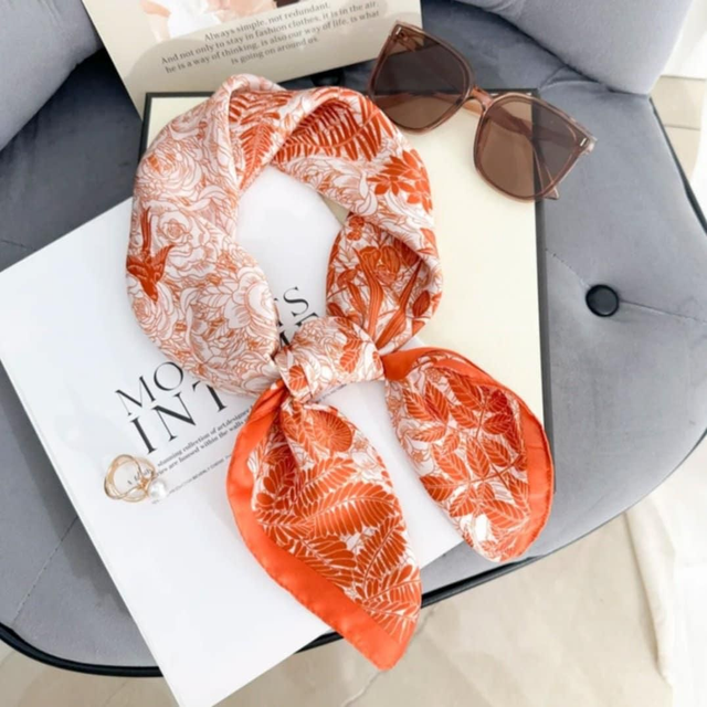 Carré de soie ref442/4