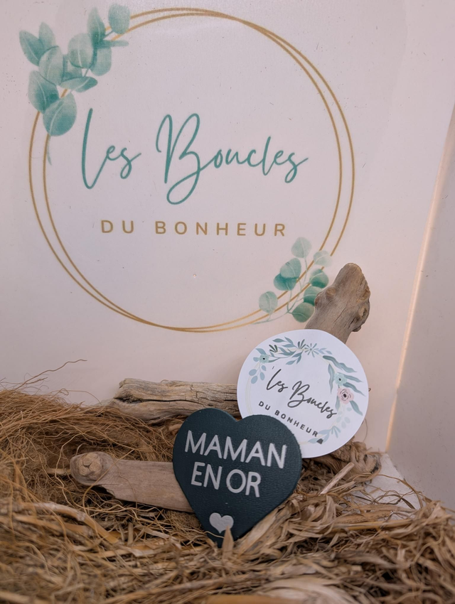 Broche personnalisée Maman en or verte br062