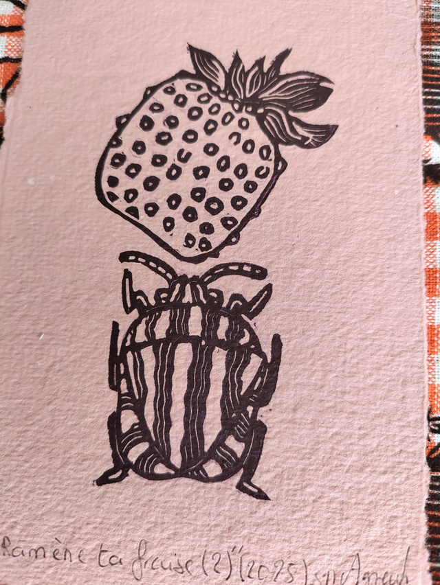 linogravure " Ramène ta fraise", scarabées et fraises 10X15 cm