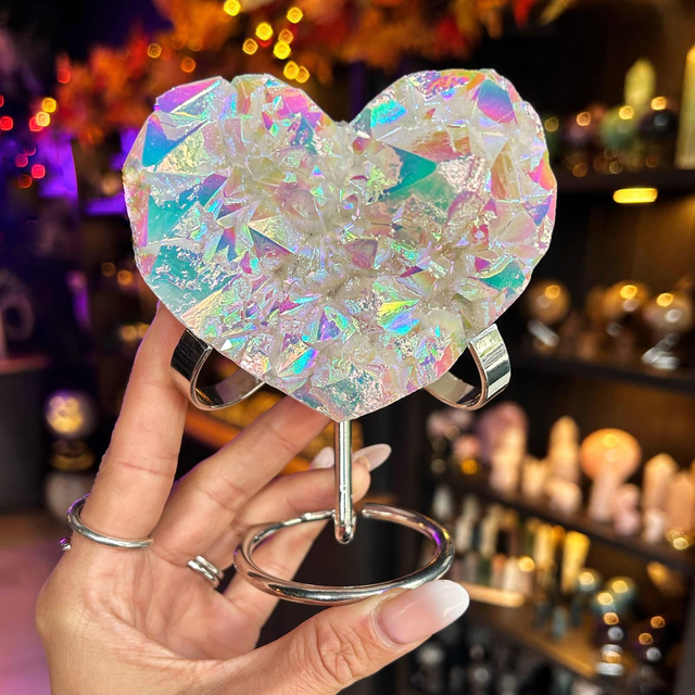 Aura Quartz Heart on Stand R57N1`
