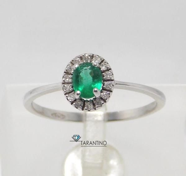 GADV anello smeraldo e diamanti