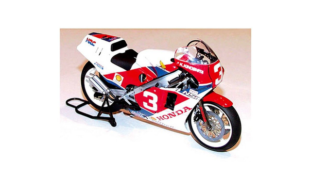Honda NSR500 Usine tamiya 14099 1/12