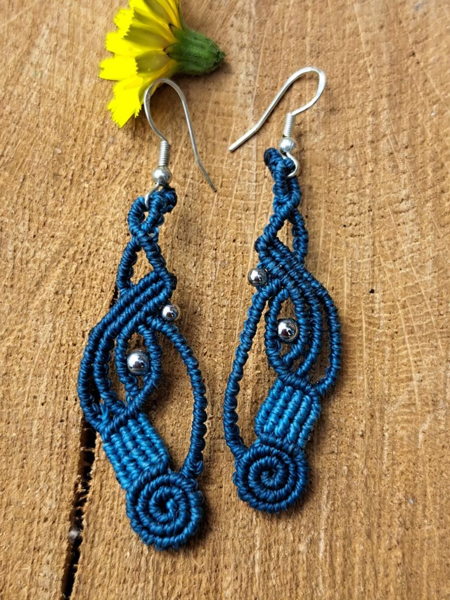 Boucles d'oreilles micro-macramé Spirale