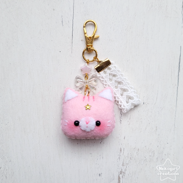 Porte-clé en feutrine fait-main - Chat rose